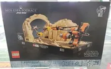 NEW LEGO Star Wars: Mos Espa Podrace Diorama 75380 Pod