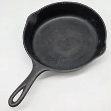 Vintage Wagner Ware Sidney-O Cast Iron Skillet #10567 9"